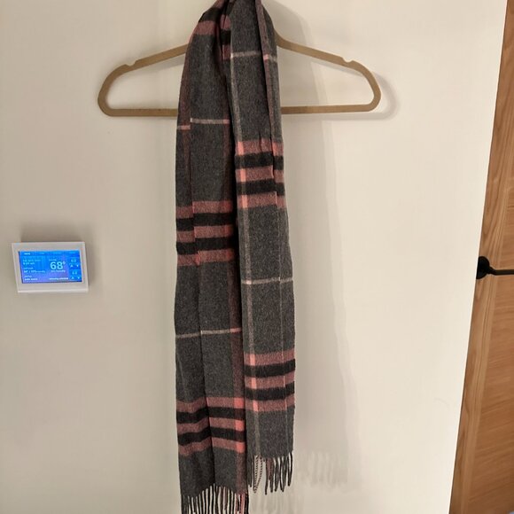 BURBERRY Cashmere Giant Check Fringe Scarf Antique Blush Like New - Picture 4 of 6